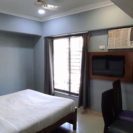 Hotel Cruz Royale Mumbai Bagian luar foto