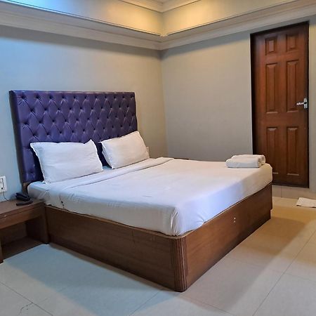 Hotel Cruz Royale Mumbai Bagian luar foto